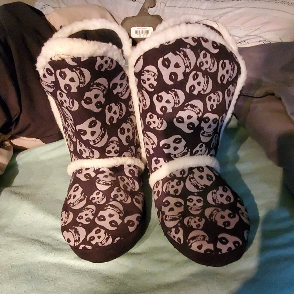 Misfits slipper boots brand new